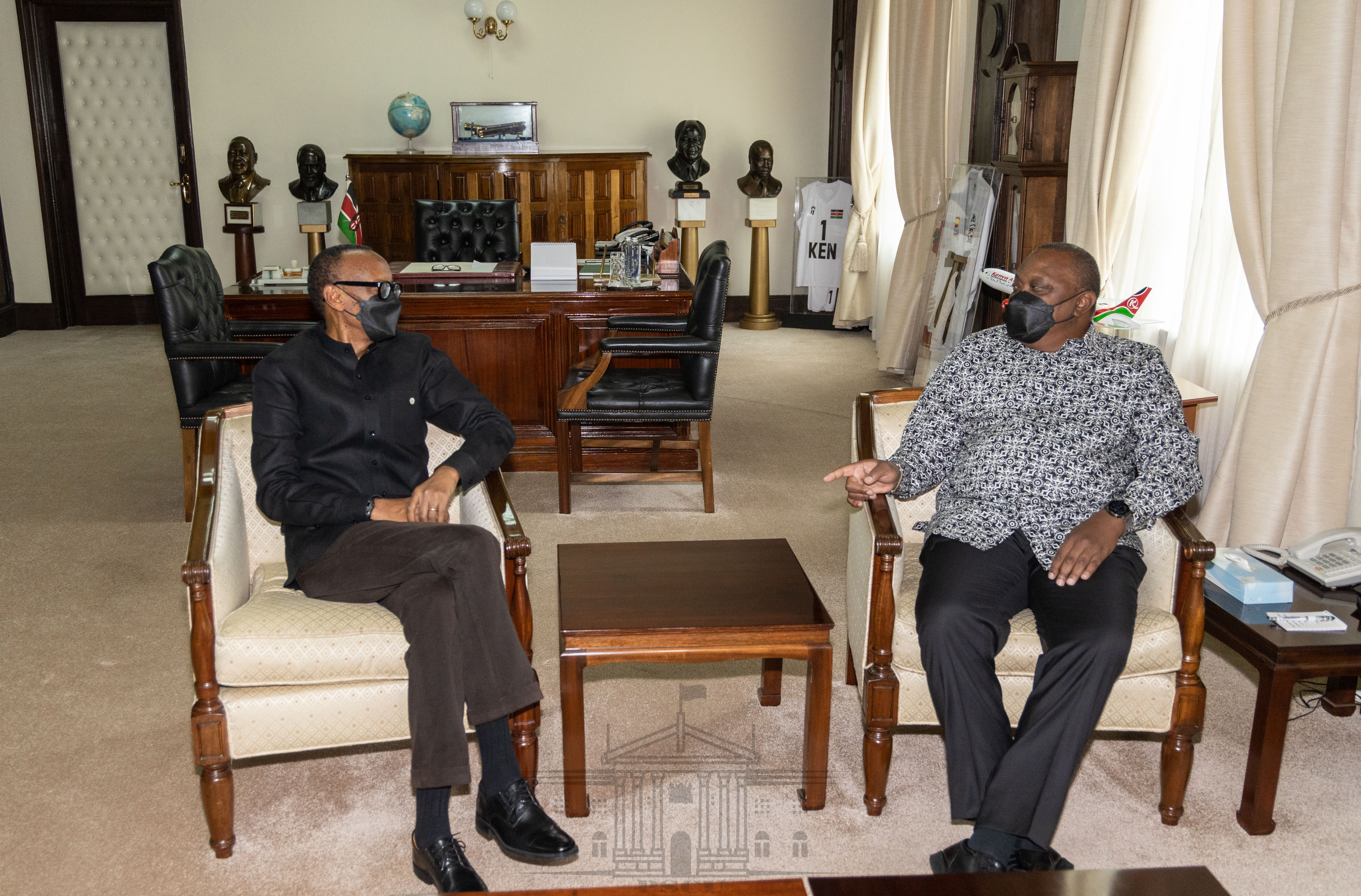 Paul Kagame and Uhuru Kenyatta. PHOTO/PSCU