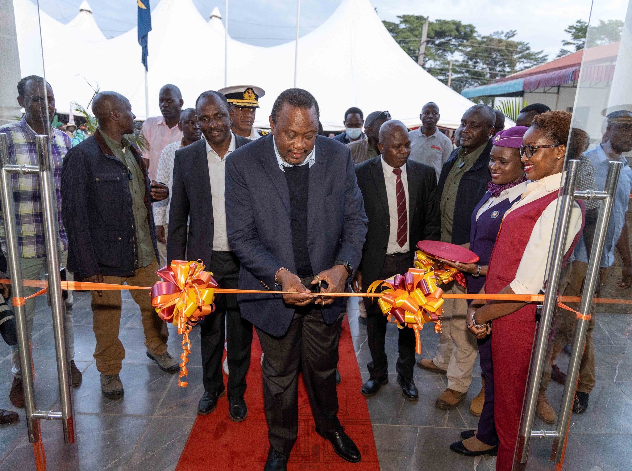 Uhuru Kenyatta officially opening new ultra-modern Kisumu Railway Station. PHOTO/PSCU