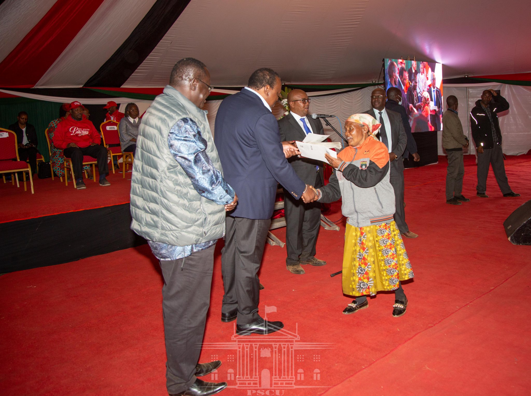 Uhuru Kenyatta issuing title deeds in Kiambu. PHOTO/PSCU