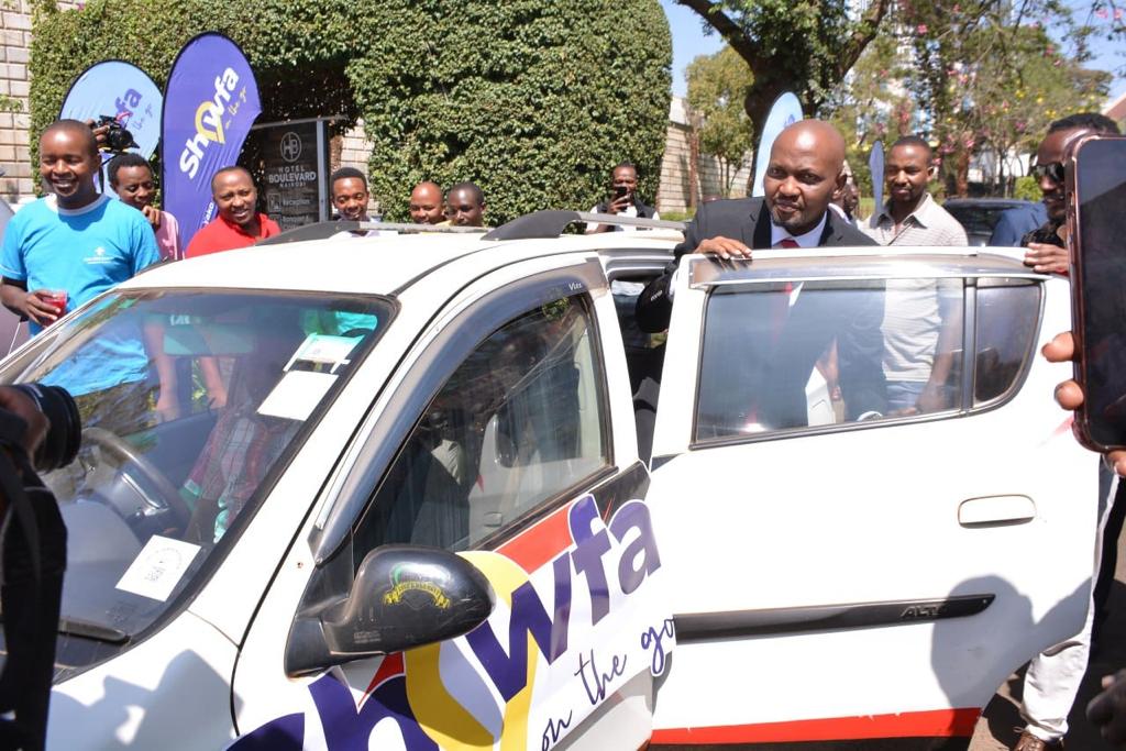 Moses Kuria hailing a Showfa cab. PHOTO/TWITTER