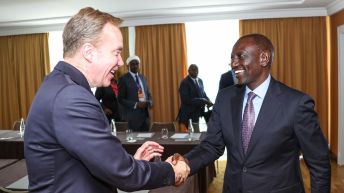 Børge Brende exchanging pleasantries with WIlliam Ruto. PHOTO/COURTESY