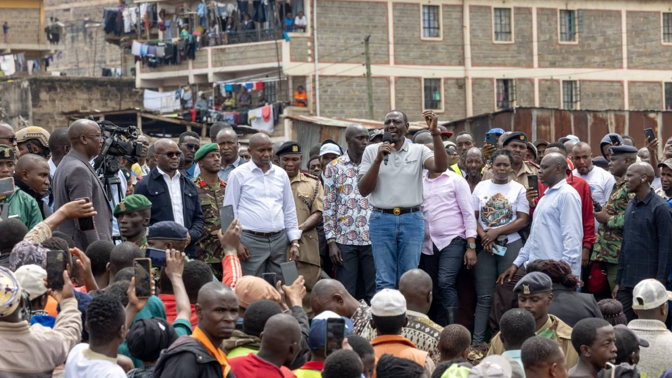 William Ruto addressing flood victims. PHOTO/COURTESY