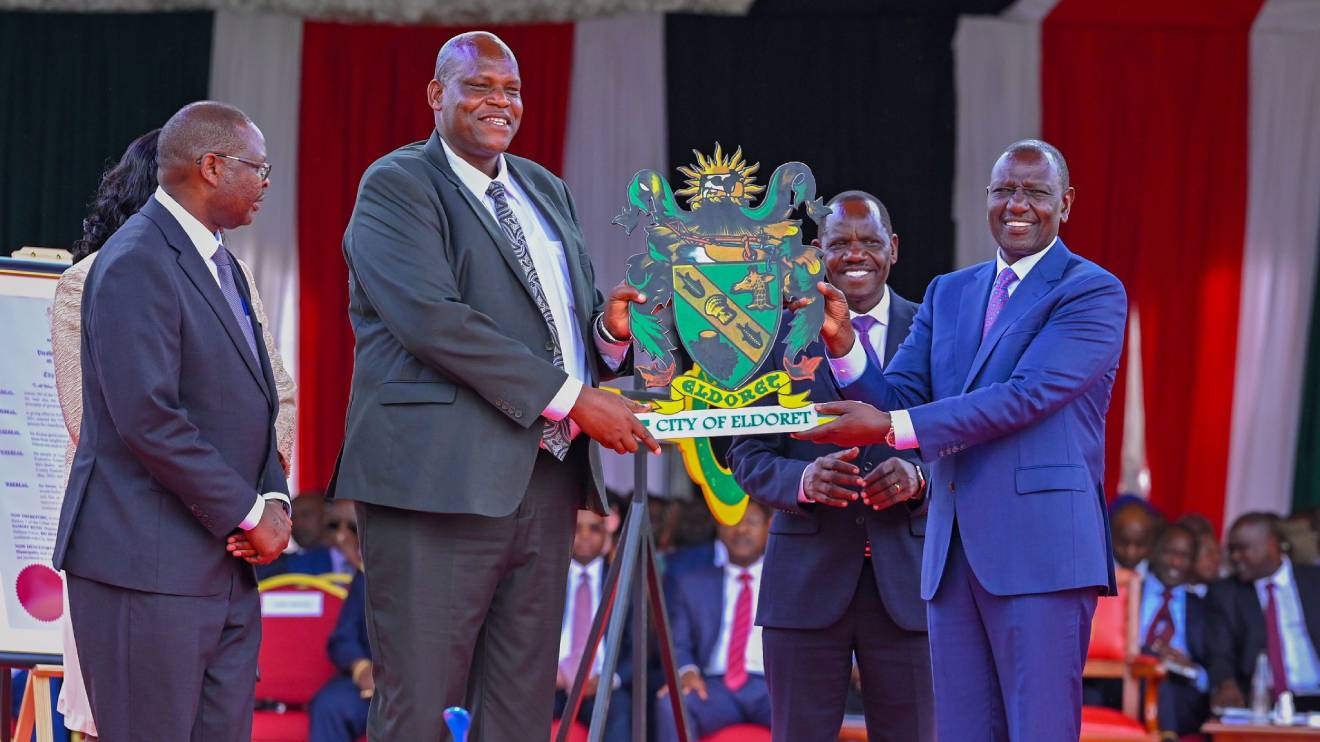 William Ruto (Right) conferring city status to Eldoret. PHOTO/COURTESY